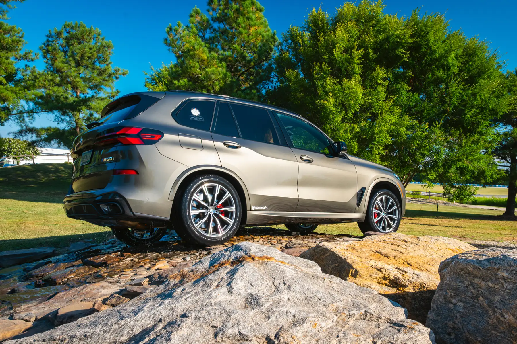 BMW X5 climbing rocks